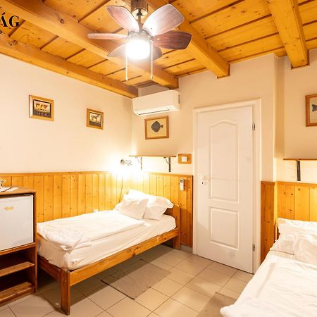 Vadvirag Vendeglo Es Fogado Bed & Breakfast Tatabanya Ngoại thất bức ảnh