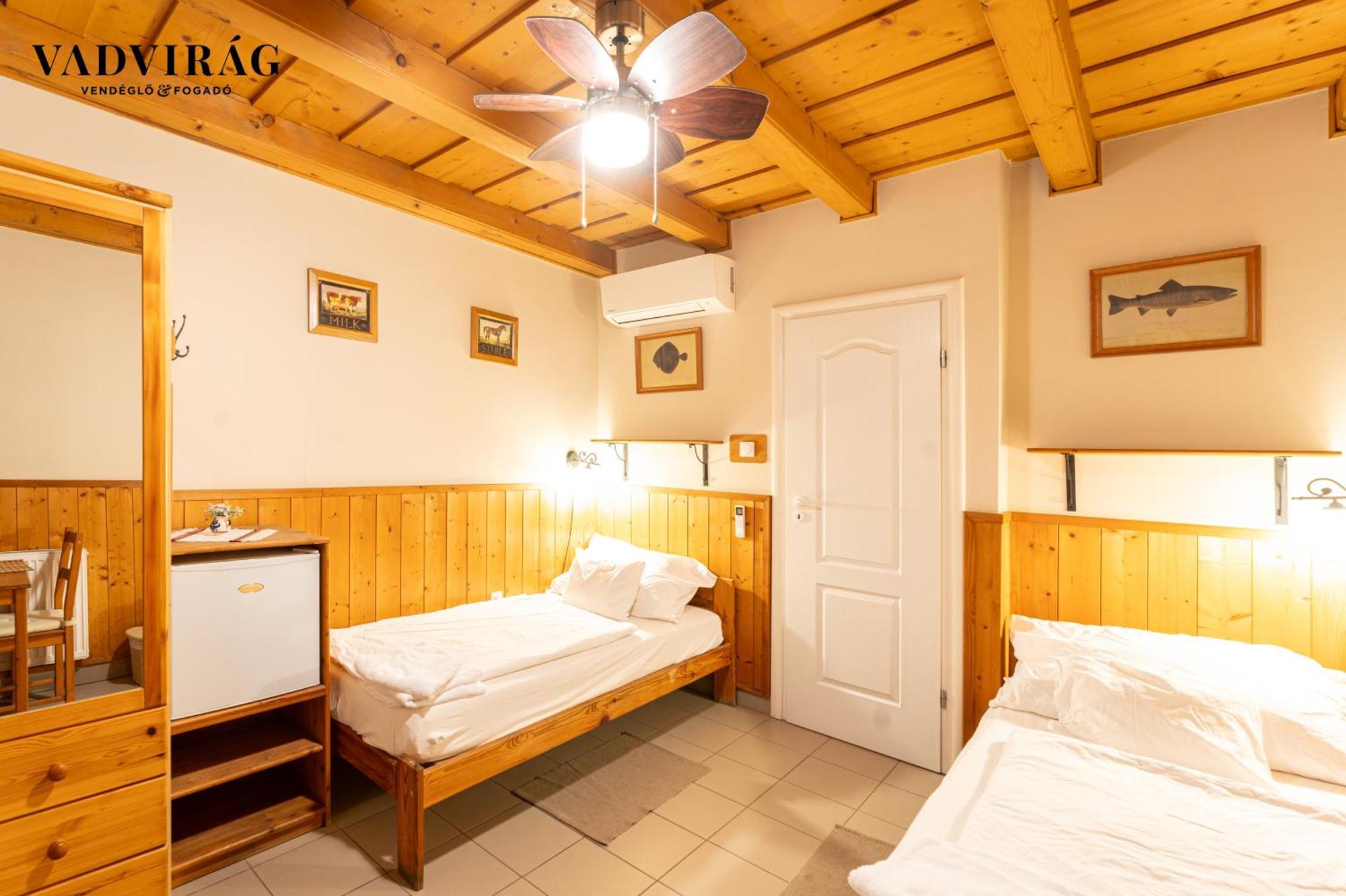 Vadvirag Vendeglo Es Fogado Bed & Breakfast Tatabanya Ngoại thất bức ảnh
