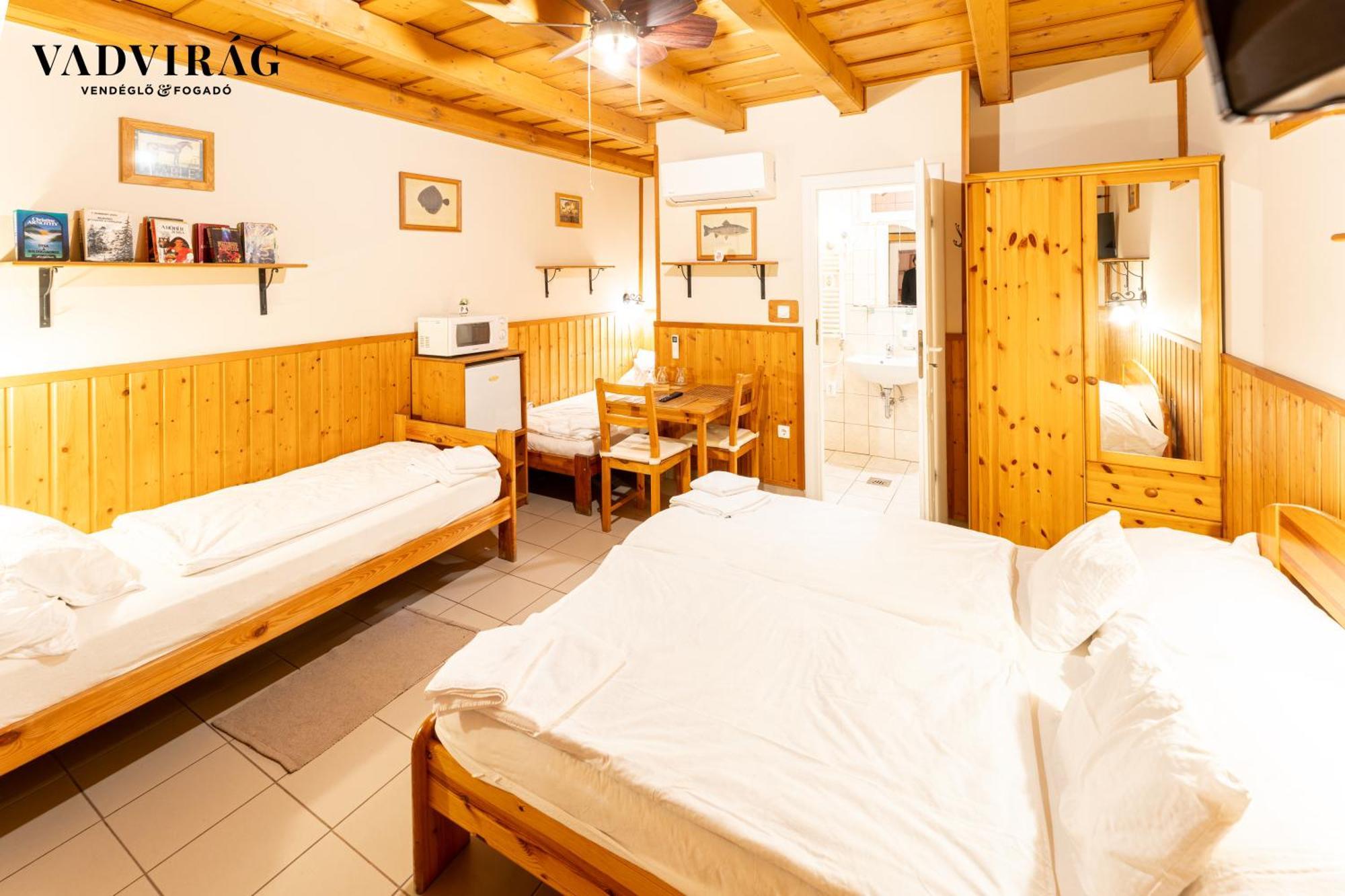 Vadvirag Vendeglo Es Fogado Bed & Breakfast Tatabanya Ngoại thất bức ảnh